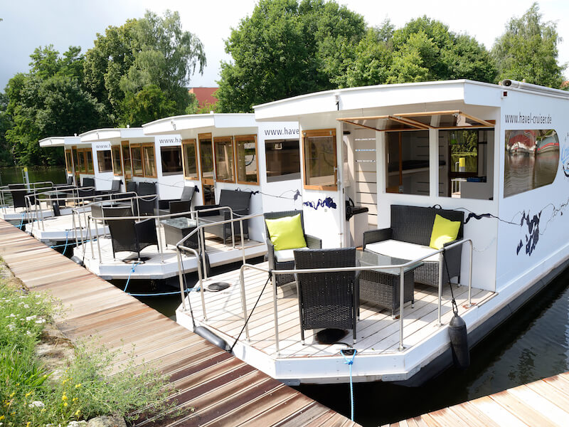 In schönen Bootshäfen.